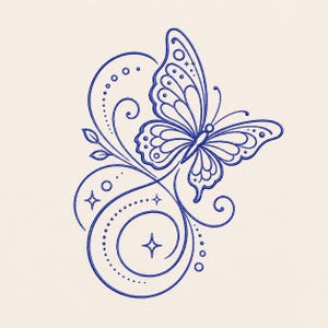 Può includere: Un disegno ricamato in blu che raffigura una farfalla con dettagliati motivi sulle ali, circondata da linee a spirale, piccoli punti e stelle a quattro punte. Il ricamo è realizzato in colore blu su uno sfondo color crema chiaro.