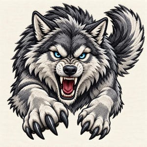 Puede incluir: Un parche bordado que muestra a un lobo gruñendo con pelaje grueso gris y blanco, ojos azul brillante penetrantes y garras negras afiladas extendidas hacia adelante. El lobo está representado en una posición dinámica de salto con la boca abierta.