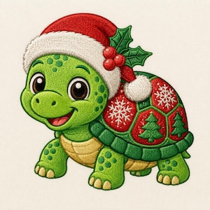 Puede incluir: Un parche bordado de una tortuga verde con un gorro de Papá Noel rojo y blanco con bayas de acebo. El caparazón de la tortuga presenta un patrón rojo y verde con copos de nieve blancos y motivos de árboles de Navidad verdes en bordado.