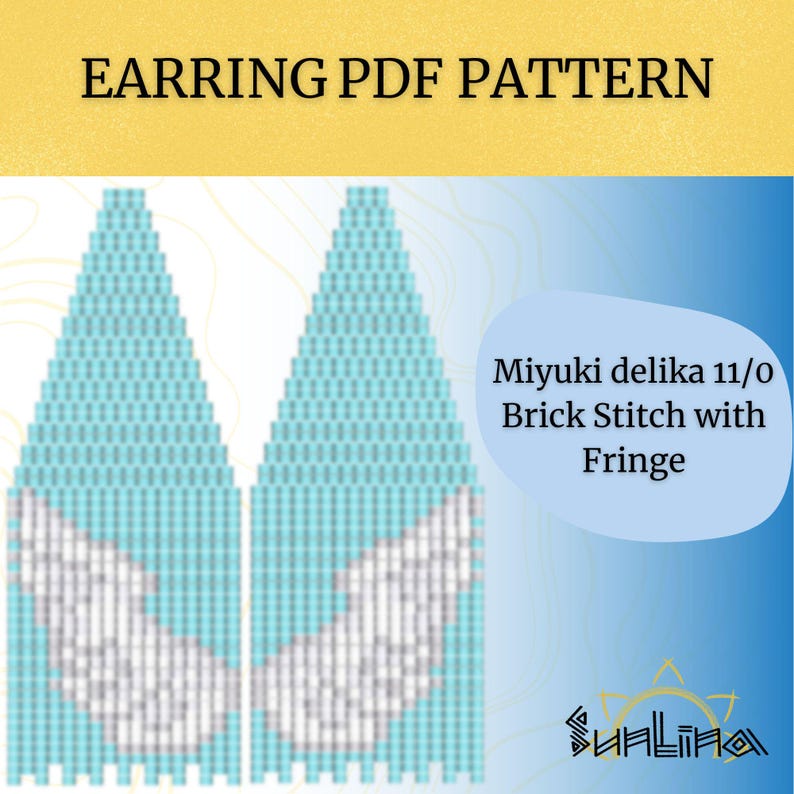 Puede incluir: Un patr&oacute;n digital para pendientes. El dise&ntilde;o presenta dos formas triangulares de color azul claro con motivos de alas blancas. El texto "EARRING PDF PATTERN" est&aacute; en la parte superior. Tambi&eacute;n se incluye el texto "Miyuki delika 11/0 Brick Stitch with Fringe".