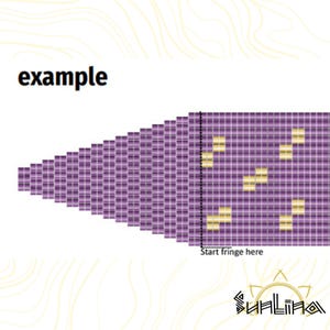 Puede incluir: Ilustraci&oacute;n digital de un patr&oacute;n de cuentas en tonos morados y dorados. La palabra "example" est&aacute; en la parte superior izquierda. El texto "Start fringe here" est&aacute; cerca de una l&iacute;nea de puntos negra vertical. El logotipo de Sunaliha est&aacute; en la parte inferior derecha.