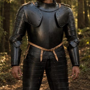Geschwärzte Stahl Halbrüstung, Mittelalterlicher Ritter Cosplay, Gothic LARP, Renaissance Krieger Set