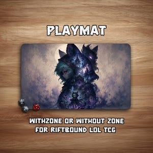 Könnte beinhalten: Rechteckige Spielmatte mit einer Fantasy-Illustration eines Charakters mit wolfsähnlichen Merkmalen in Lila- und Blautönen. Der Text "PLAYMAT" steht oben und "WITHZONE OR WITHOUT ZONE FOR RIFTBOUND LOL TCG" unten. Würfel sind sichtbar.