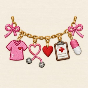 Pode incluir: Um design de pulseira de berloques bordado com uma corrente dourada e laços cor-de-rosa nas extremidades. Os berloques incluem uma túnica médica rosa com um coração, um estetoscópio rosa, um coração vermelho, uma prancheta e uma pílula.