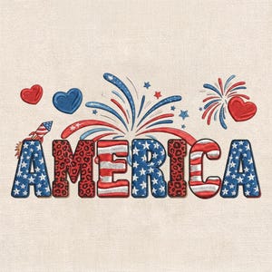Könnte beinhalten: Ein gesticktes Design mit dem Wort AMERICA in Blockbuchstaben mit abwechselnden Mustern aus Blau mit weißen Sternen, rotem Leopardenmuster sowie roten und weißen Streifen. Über dem Text befinden sich blaue und rote Feuerwerke, Herzen und eine Rakete.