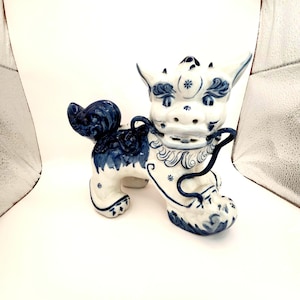 Vintage blue and white single Foo Dog from the late 1970s
