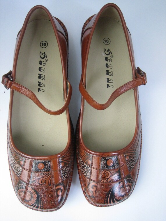 Items similar to Brown hand painted leather shoes on Etsy