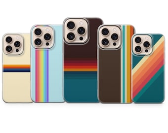 Pode incluir: Cinco capas de telefone com designs retrô coloridos. As capas apresentam uma variedade de padrões, incluindo listras e arco-íris, em tons de azul, marrom, laranja e amarelo. As capas são projetadas para um smartphone.