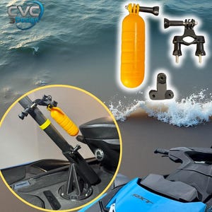 Peut inclure: Divers accessoires pour sports nautiques, dont un support de caméra flottant jaune vif et divers supports noirs. L'image montre également un jet ski avec des accents bleus et noirs, et le logo CVC Design.