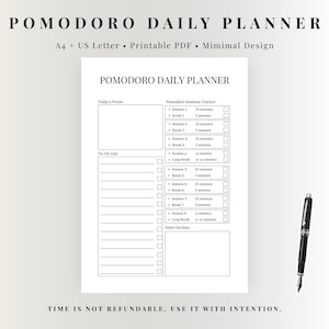 Könnte beinhalten: Ein minimalistischer Pomodoro Daily Planner als druckbare PDF-Datei in A4- und US-Letter-Größe. Der weiße Planer enthält Abschnitte für das heutige Ziel, einen Pomodoro-Sessions-Tracker, eine To-Do-Liste und einen Notizenbereich. Ein schwarzer Stift liegt rechts. Der Text lautet: "TIME IS NOT REFUNDABLE. USE IT WITH INTENTION."