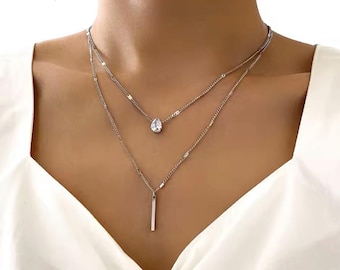 Collar de plata en capas con colgante de barra y cristal en forma de lágrima / Joyería minimalista delicada