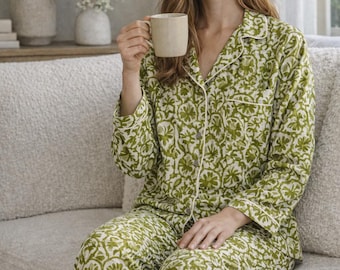 Komplet piżamowy z bawełny z nadrukiem w bloki | Odzież domowa z nadrukiem w liście w kolorze oliwkowym