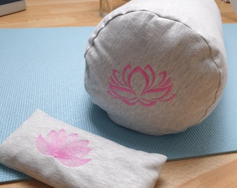 Yogabolster mit Bio Dinkelspelz "graues Sweatshirt" mit Stickerei Lotusblume incl. Augenkissen mit Stickerei