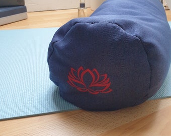 Yogabolster mit Bio Dinkelspelz "blau" mit Stickerei Lotusblume