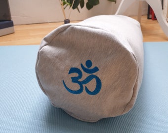 Yogabolster mit Bio Dinkelspelz "graues Sweatshirt" mit Stickerei OM