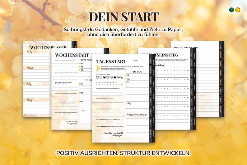 Pu&ograve; includere: Un insieme di pagine di pianificazione con il testo tedesco "DEIN START" e "POSITIV AUSRICHTEN. STRUKTUR ENTWICKELN." Le pagine presentano sezioni per la pianificazione settimanale e giornaliera, con suggerimenti e liste di controllo. Il design &egrave; minimalista con testo in bianco e nero su sfondo bianco.