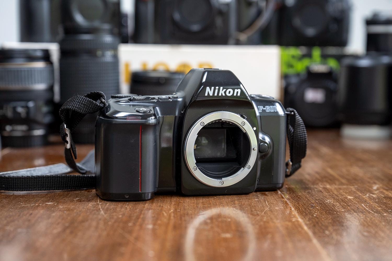 Nikonカメラ　F-601 セット Nikon F-601 (フィルムカメラ、レンズ、ストロボ3点セット) - メルカリ