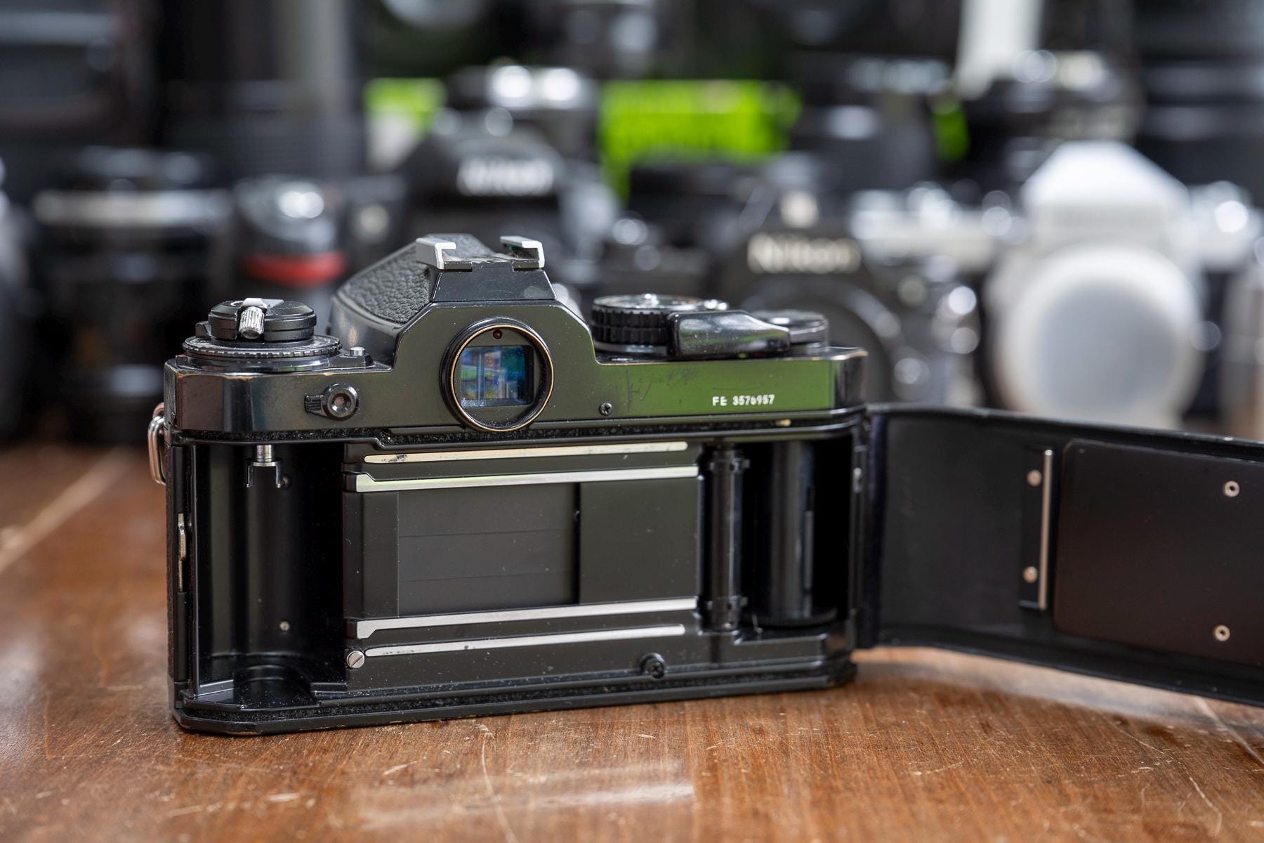 ニコン Nikon FE フィルム一眼レフカメラ 動作品 レトロ Amazon | nikon FE ブラック | 一眼レフカメラ 通販