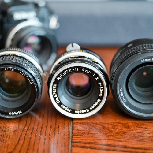 ニコン Nikon FE フィルム一眼レフカメラ 動作品 レトロ Amazon | nikon FE ブラック | 一眼レフカメラ 通販