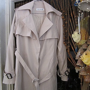 Ivory Velvety Peachskin Mid-Seasons Coat, Long Sleeves & Hidden Buttons, Vintage - Large