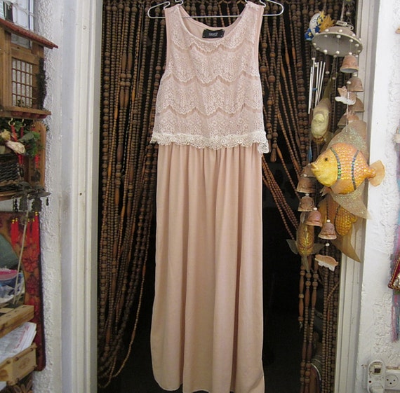 Peachy Long Dress Adorned with a White Floral Lac… - image 3