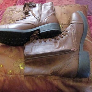 Women&#39;s Gorgeous GENUINE LEATHER Brown Lace Up Boots w/Side Zippers / Combat Boots / Granny&#39;s Boots / Hippie-Boho, Vintage, Size US 11