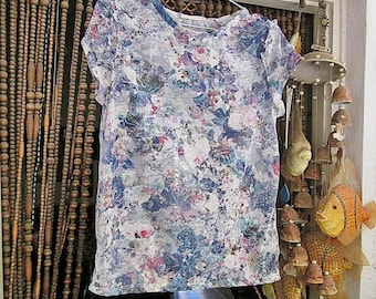 Beautiful Pastel Shaded Floral Top,  with Smocked Trimmed Cropped Sleeves, Vintage - Medium