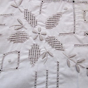 31&quot;x31&quot; Grannie&#39;s 70&#39;s Handcrafted White Square-Shaped Cotton Tablecloth with Artistically Openwork Art