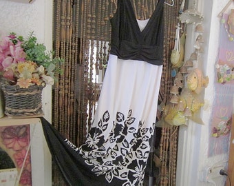 Beautiful White & Black Long Halter Dress / Summer dress with Floral Prints, Vintage - Medium