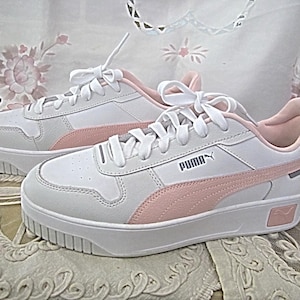 PUMA - Women&#39;s White & Pink LEATHER Sports Trainers Athletic Shoes / Sneakers, Vintage- Size: Us.11 / Uk.8.5 / Eur.42.5