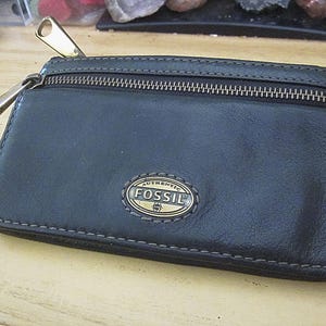 FOSSIL – Hermosa billetera de cuero suave color NEGRO con muchas tarjetas de crédito y bolsillos deslizantes + 2 compartimentos con cremallera para monedas/objetos pequeños de valor