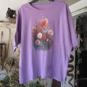 Violet Top Adorned with Red and Pink Carnations, Vintage - Large to XLarge