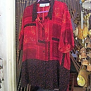 CALIFORNIA KRUSH – Fabulous Patchwork Red & Black Crinkle Geometric Button Up Short Sleeve Blouse, Vintage, Sz. 2X