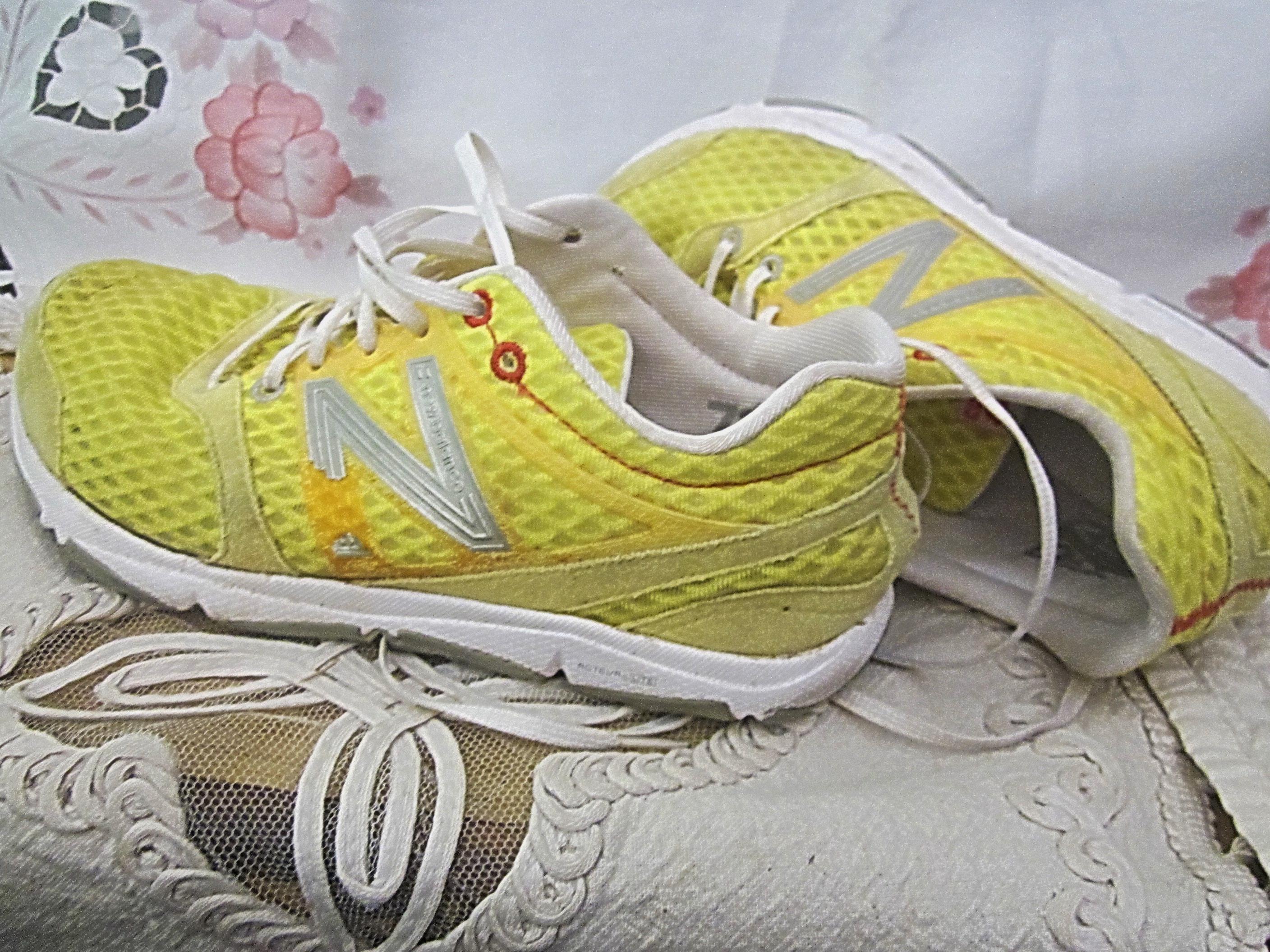 NEW BALANCE - Scarpe sportive New Balance 730 da donna GIALLE // Taglia US8 / UK6 / Eur39