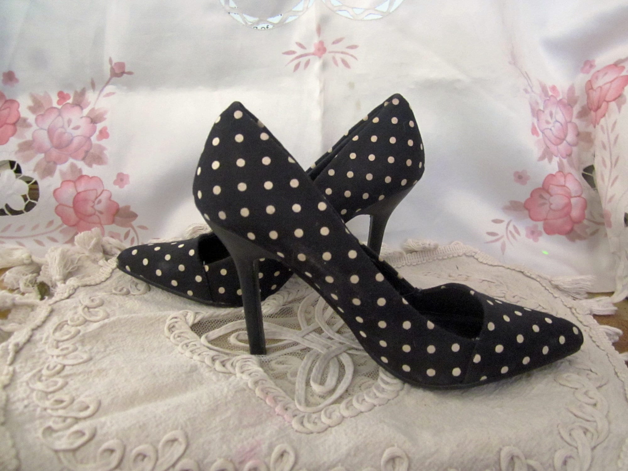 Polka dot kitten heel shoes online