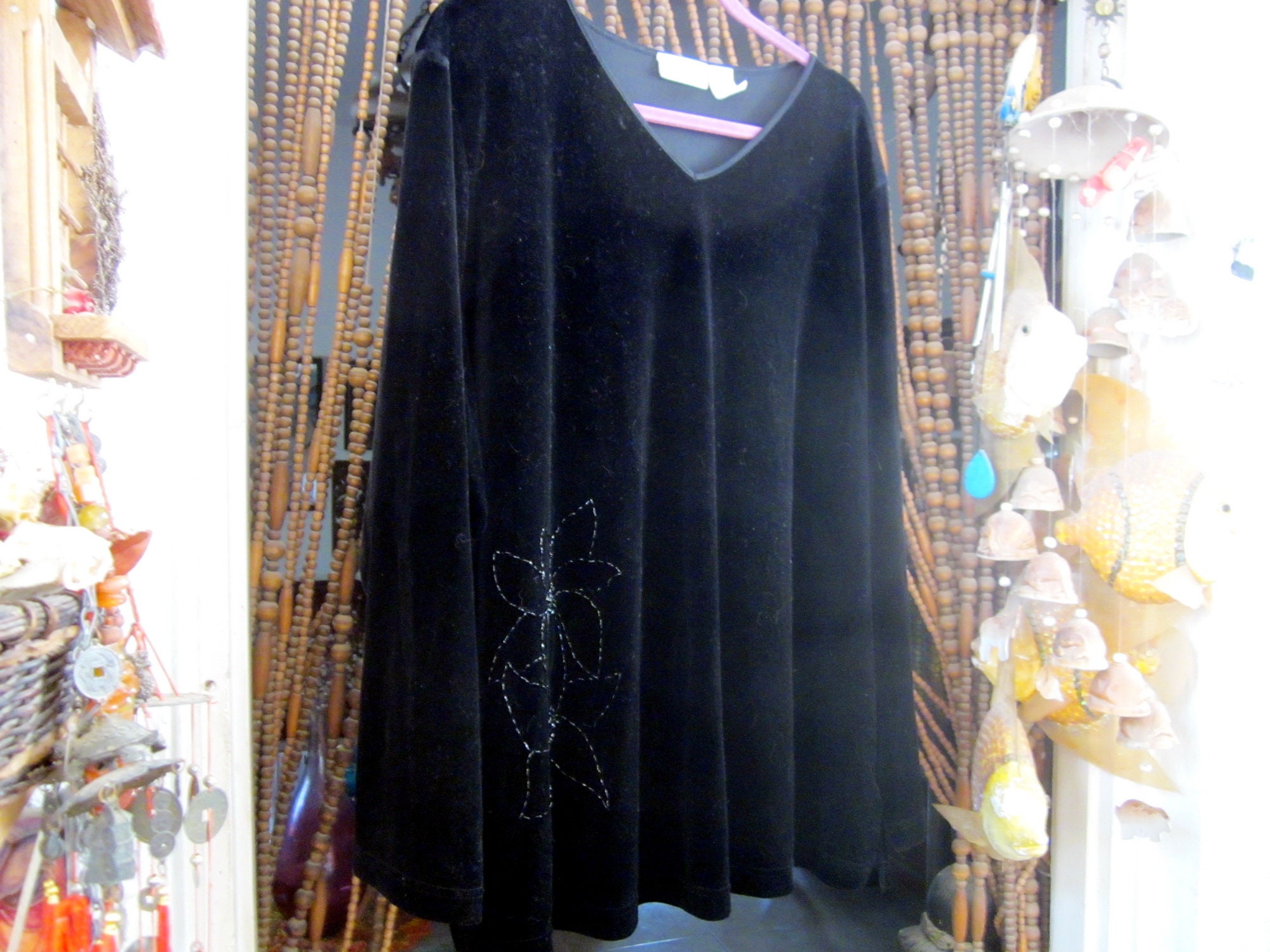 JACLYN SMITH - Oversized Elegant BLACK Velvet Tunic Top, Embellished With Delicately Beaded Beautiful Flowers, Vintage - Size 2X