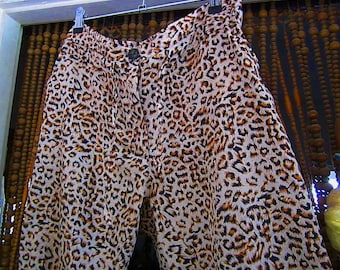 Pantalones de cintura alta con estampado de leopardo, cintura elástica en la parte posterior y bolsillos laterales, talla grande (3 euros)