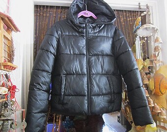 KENNETH COLE – Zippered Hoodie BLACK Soft Cuddly Puffer Jacket / 2 Front Pockets / Lightweight, Vintage – size M