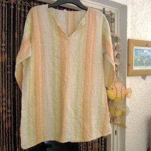 80er Jahre Unisex Vertikale Streifen Shirt in sanften Pastelltönen, verziert mit ultradünnen goldenen Fäden - Groß