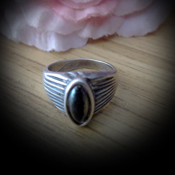 70's Delicate Authentic Black ONYX Set in a Striped 925 Sterling Silver (Stamped) Ring - Size 5