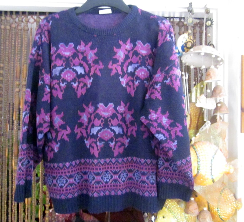 Vintage Knit Pullover Sweater in Dark Blue with purple /& Violet Medium to Large Vintage