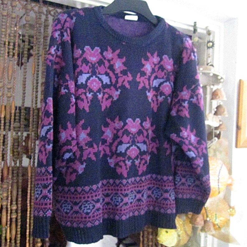 Vintage Knit Pullover Sweater in Dark Blue with purple /& Violet Medium to Large Vintage