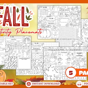 Op de afbeelding: Een set van vijf printbare herfst-activiteiten placemats met zwart-witte lijntekeningen, waaronder kabouters, pompoenen, bladeren en vrachtwagens. De pagina's bevatten woordzoekers, doolhoven, punt-tot-punt puzzels en trivia vragen.