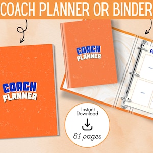 Könnte beinhalten: Ein orangefarbener Coach-Planer mit Spiralbindung und ein passender orangefarbener Ringordner mit drei Ringen. Die Einbände zeigen den Text "COACH PLANNER" in Blau und Weiß. Der offene Ordner zeigt eine "PLAYER PROFILE"-Seite mit Feldern.