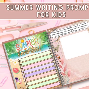 Op de afbeelding: Een spiraalgebonden notitieboek open op een pagina getiteld Summer Favorites met een lijst van gekleurde vakjes en een schrijfpagina met een leeg wit rechthoek, vlinderillustraties en een zeesterafbeelding op een lichtroze achtergrond.