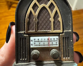 Vintage 1970’s Playme die cast medal miniature radio