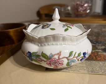 Aynsley Pembroke fine bone China England