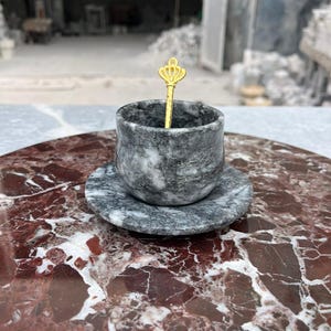 Set koffiekopjes lila marmer – handgesneden espressokop van natuursteen met schotel en lepel Gray Marble