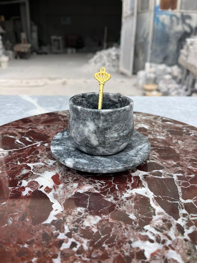Set koffiekopjes lila marmer – handgesneden espressokop van natuursteen met schotel en lepel Gray Marble
