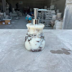 Dispensador de jabón de mármol Rosso Levanto – Dispensador de jabón de piedra hecho a mano para una decoración de baño de lujo. imagen 20